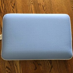 Sleepy’s Queen/Standard Cooling Memory Foam Pillow